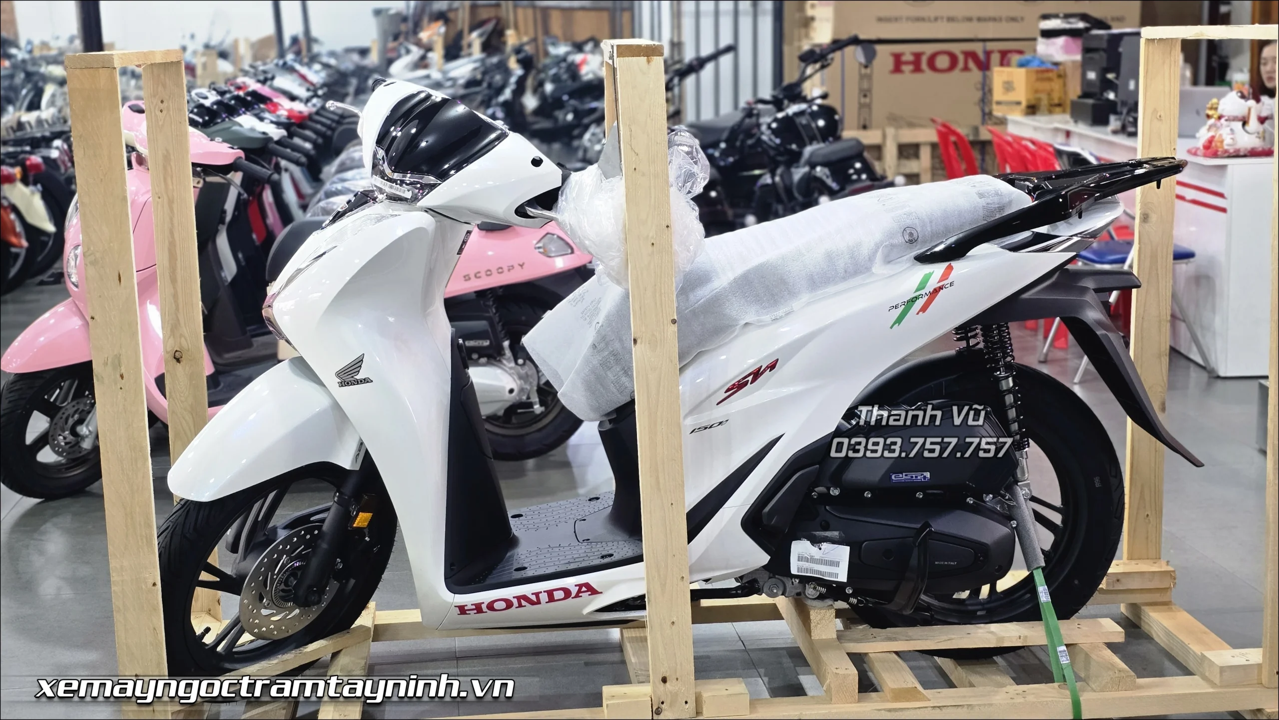 Honda SH Ý 150i trắng ngọc trai