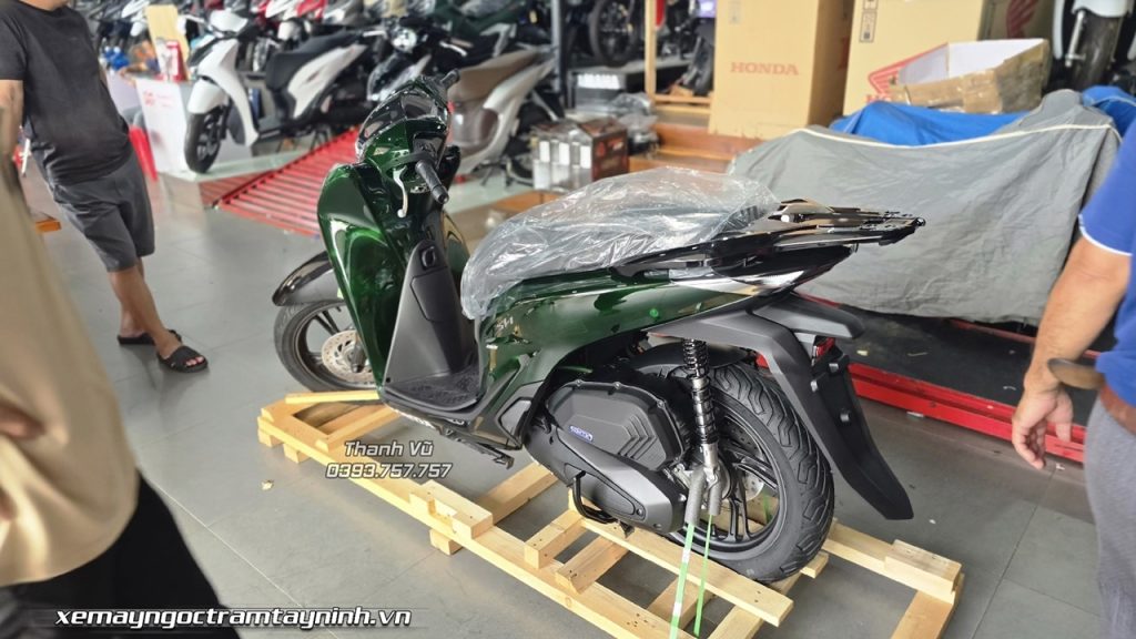 Honda SH150i Y Vetro – giao tan tay khach tai My Quy voi muc gia cuc tot 4