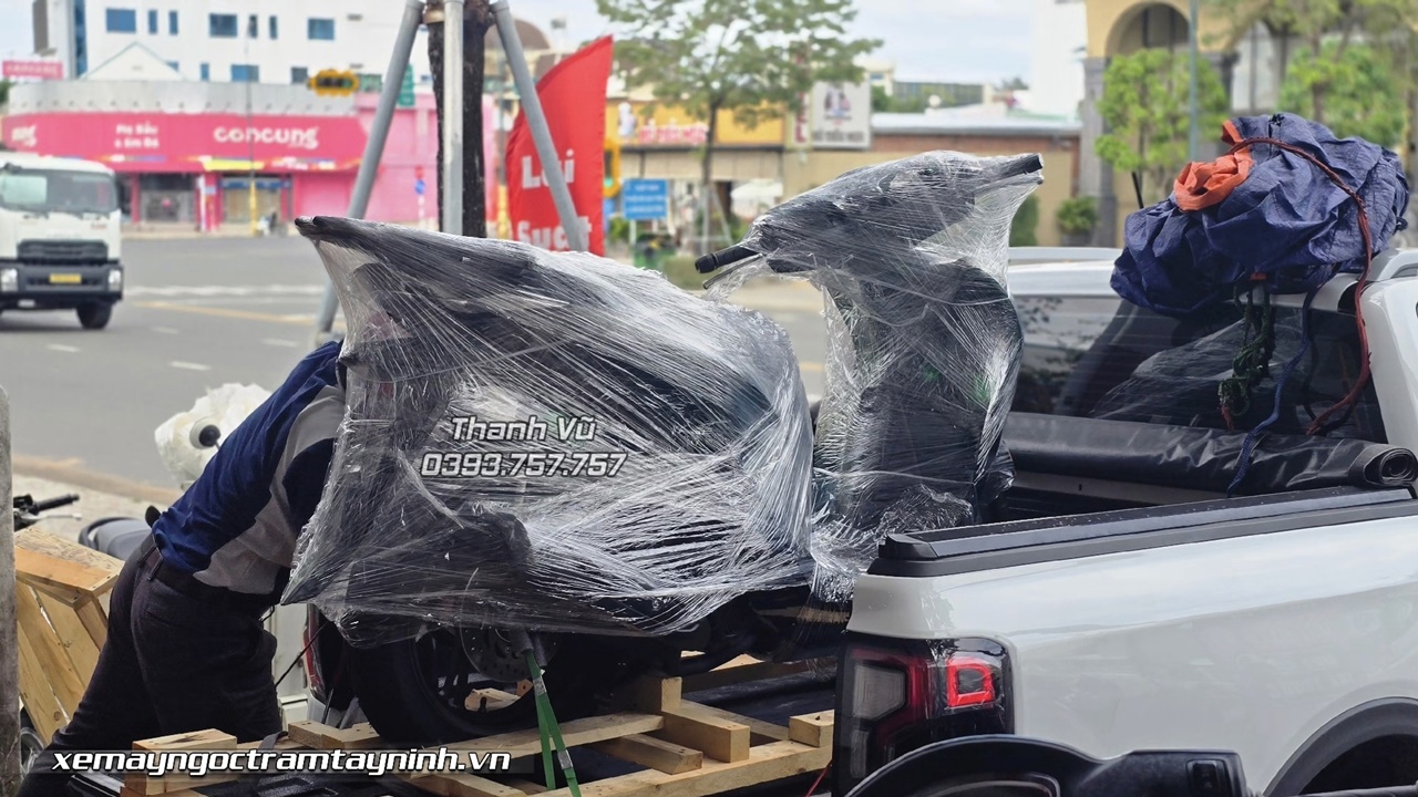 Honda SH150i Y Vetro – giao tan tay khach tai My Quy voi muc gia cuc tot 7