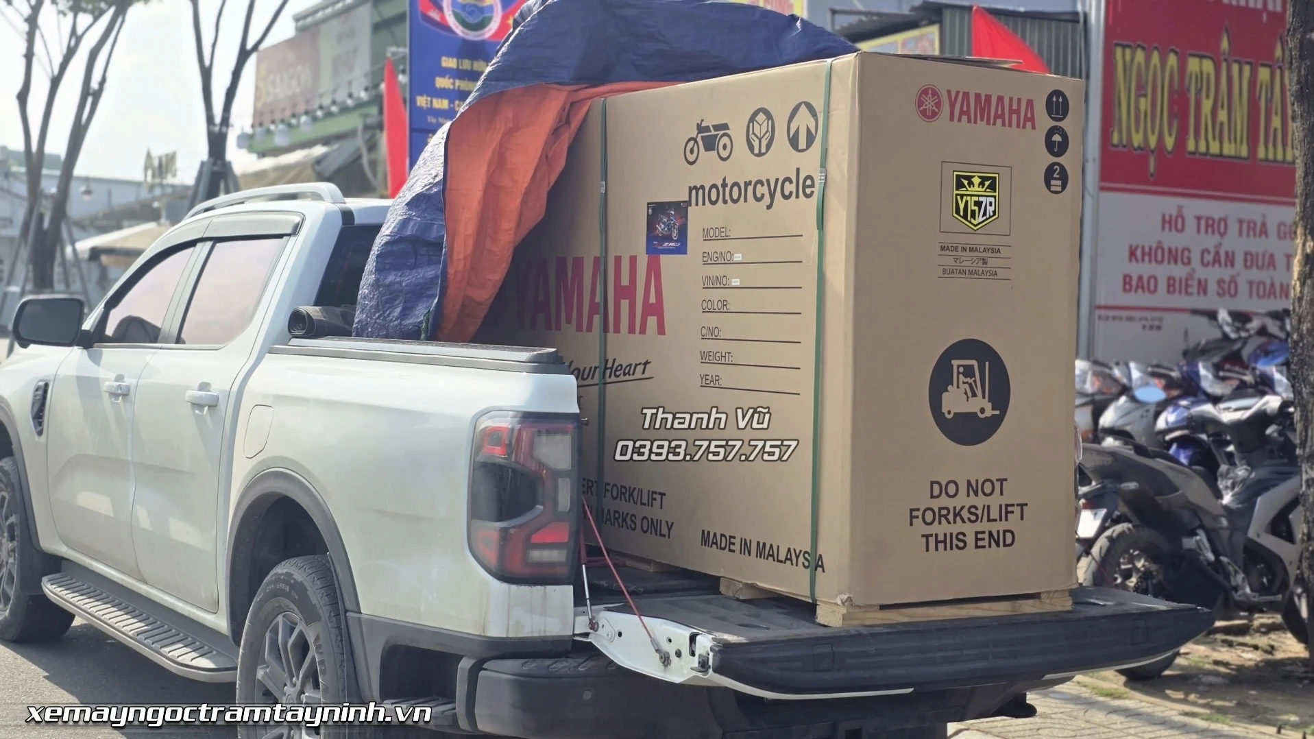 Xe Máy Ngọc Trâm Tây Ninh bàn giao Yamaha Y15ZR SE cho anh trai VIP 5 Xe May Ngoc Tram Tay Ninh ban giao Yamaha Y15ZR SE cho anh trai VIP 1