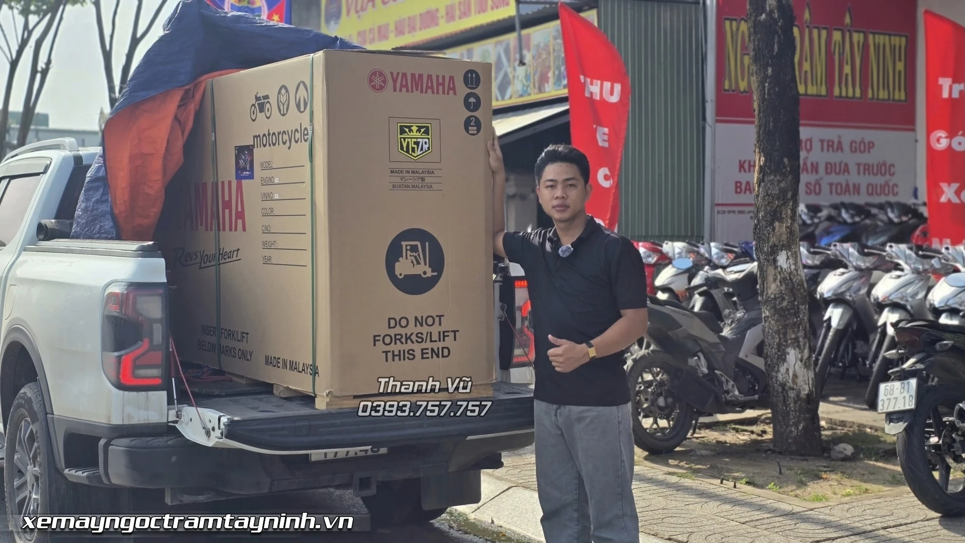 Xe May Ngoc Tram Tay Ninh ban giao Yamaha Y15ZR SE cho anh trai VIP 3