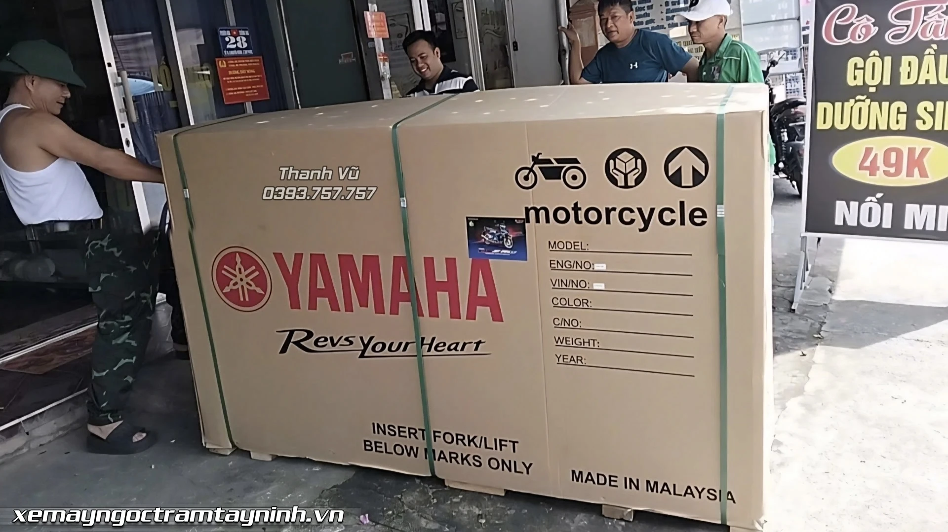 Xe Máy Ngọc Trâm Tây Ninh bàn giao Yamaha Y15ZR SE cho anh trai VIP 11 Xe May Ngoc Tram Tay Ninh ban giao Yamaha Y15ZR SE cho anh trai VIP 6