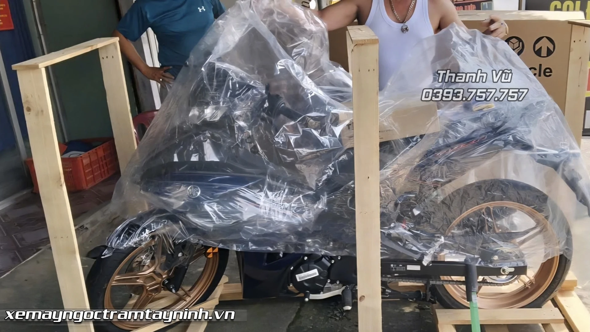Xe Máy Ngọc Trâm Tây Ninh bàn giao Yamaha Y15ZR SE cho anh trai VIP 6 Xe May Ngoc Tram Tay Ninh ban giao Yamaha Y15ZR SE cho anh trai VIP 7