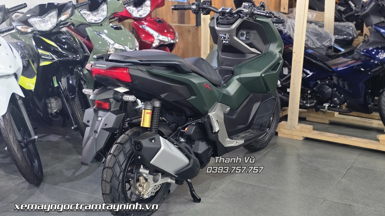 Honda ADV vừa nhập khẩu đến Ngọc Trâm Tây Ninh đã giao về anh khách chịu chơi 2 giao xe Honda ADV 14