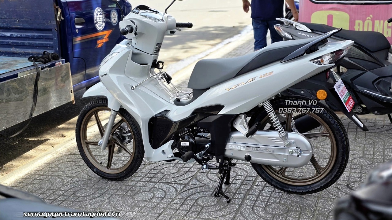 Giao Honda Wave R125 Thai Lan – mau xe the thao so cao cap dang gay sot trong gioi choi xe 10