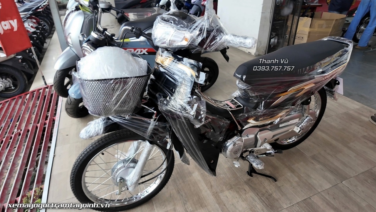 Honda Dream NCX 2026 giao ngay ve nha anh khach thich suu tam xe doc la 2