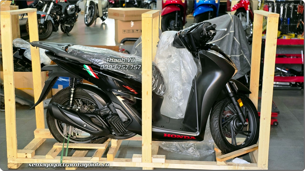 Honda SH Ý 150i Sport màu đen và hành trình Xe Máy Ngọc Trâm Tây Ninh Bắc tiến giao xe về Ecopark – Hưng Yên 9 Honda SH Y 150i Sport mau den va hanh trinh Xe May Ngoc Tram Tay Ninh Bac tien giao xe ve Ecopark – Hung Yen 1