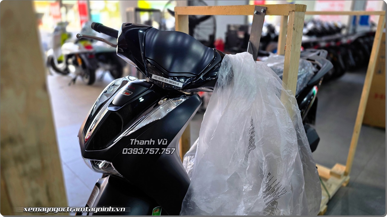 Honda SH Ý 150i Sport màu đen và hành trình Xe Máy Ngọc Trâm Tây Ninh Bắc tiến giao xe về Ecopark – Hưng Yên 4 Honda SH Y 150i Sport mau den va hanh trinh Xe May Ngoc Tram Tay Ninh Bac tien giao xe ve Ecopark – Hung Yen 4
