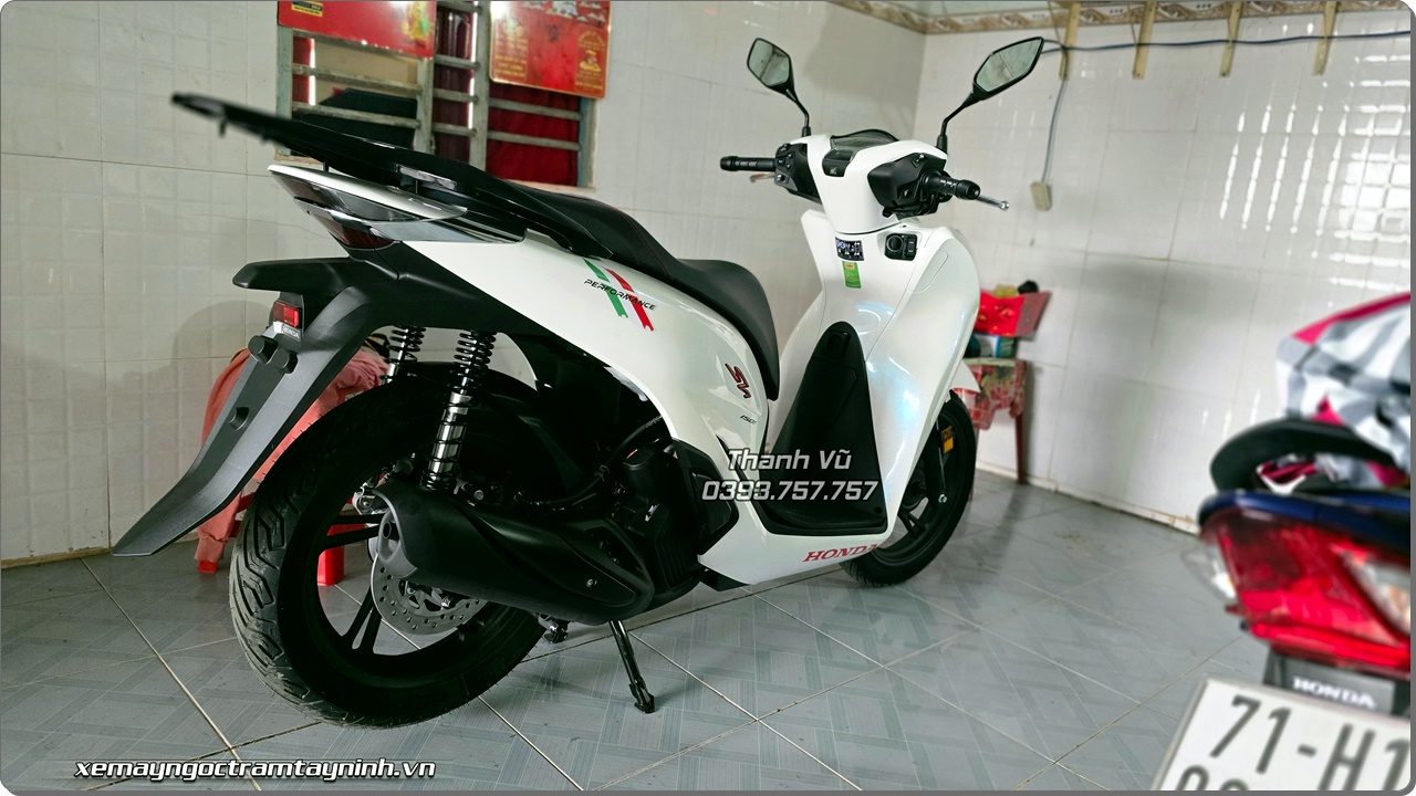 Giao xe Honda SH Ý 150i Sport trắng bóng về Ba Tri Bến Tre 2 Honda SH Y 150i Sport trang bong giao ve Ba Tri Ben Tre ve xu dua la phai uong dua 5