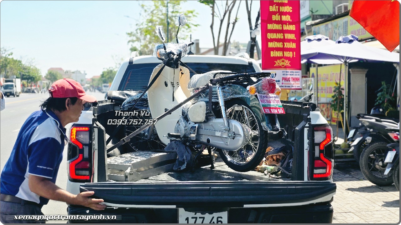 Honda Super Cub 50 màu xanh rêu nhớt được khách hàng đặt ngay khi về Ngọc Trâm Tây Ninh 11 Honda Super Cub 50 xanh nhot reu Ngoc Tram Tay Ninh 1