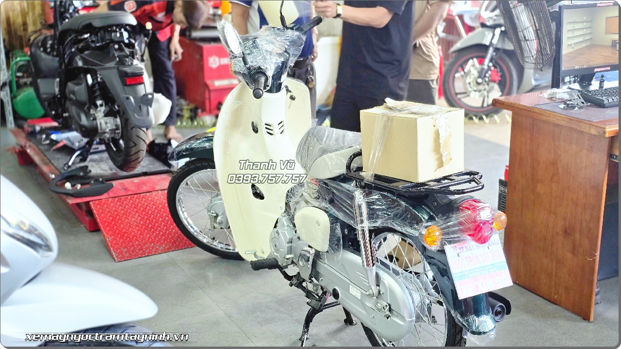 Honda Super Cub 50 màu xanh rêu nhớt được khách hàng đặt ngay khi về Ngọc Trâm Tây Ninh 5 Honda Super Cub 50 xanh nhot reu Ngoc Tram Tay Ninh 11