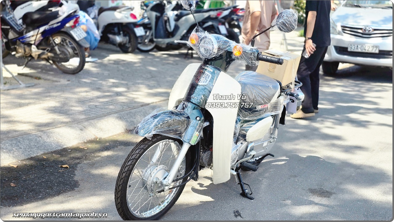 Honda Super Cub 50 màu xanh rêu nhớt được khách hàng đặt ngay khi về Ngọc Trâm Tây Ninh 3 Honda Super Cub 50 xanh nhot reu Ngoc Tram Tay Ninh 6