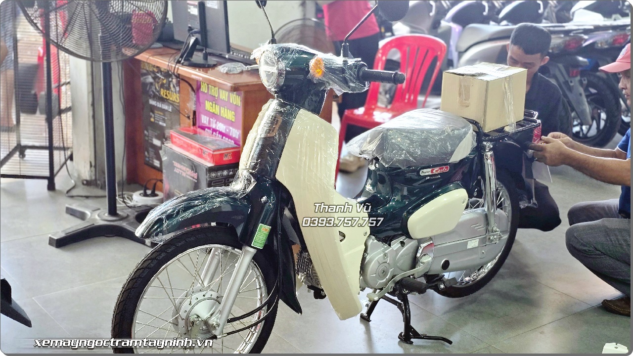 Honda Super Cub 50 màu xanh rêu nhớt được khách hàng đặt ngay khi về Ngọc Trâm Tây Ninh 6 Honda Super Cub 50 xanh nhot reu Ngoc Tram Tay Ninh 9