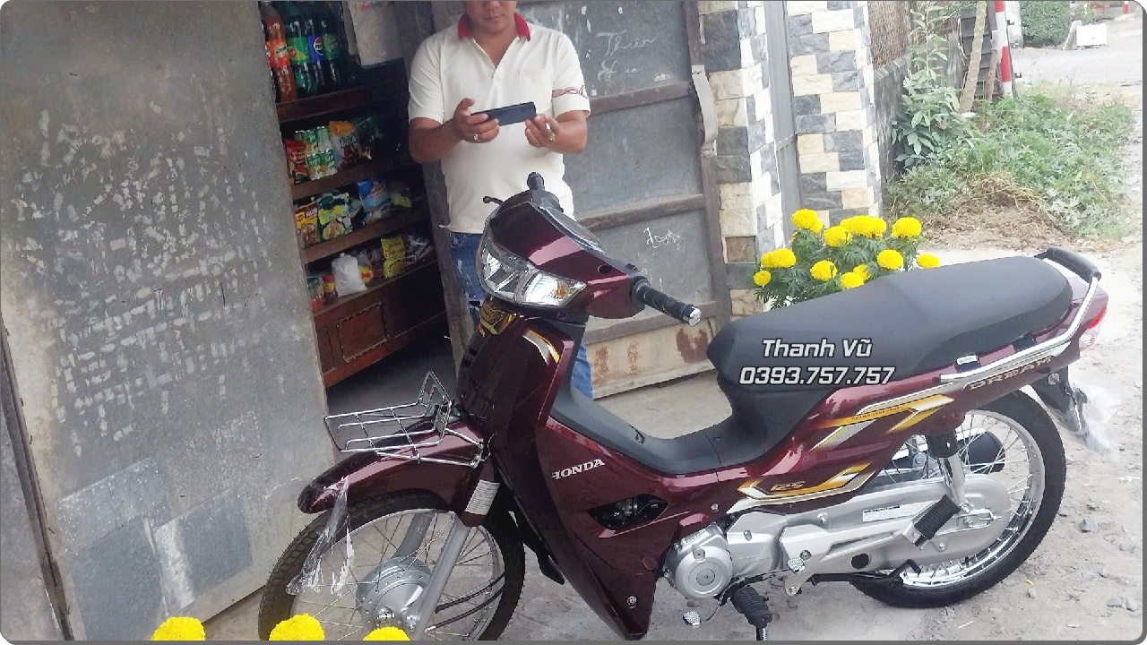Ngày đầu năm khách VIP đặt mua ngay Honda Dream NCX 2026 màu đỏ nho 6 Ngay dau nam khach VIP dat mua ngay Honda Dream NCX 2026 mau do nho 10