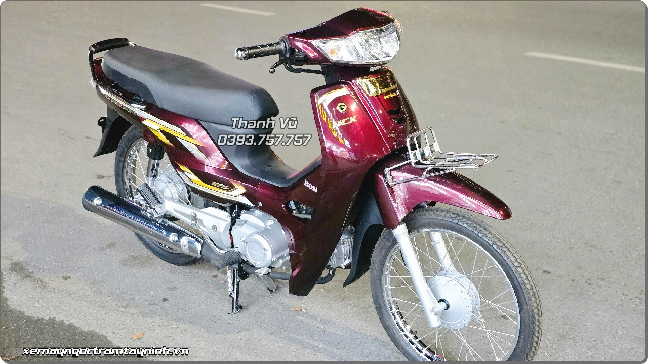 Ngày đầu năm khách VIP đặt mua ngay Honda Dream NCX 2026 màu đỏ nho 4 Ngay dau nam khach VIP dat mua ngay Honda Dream NCX 2026 mau do nho 2