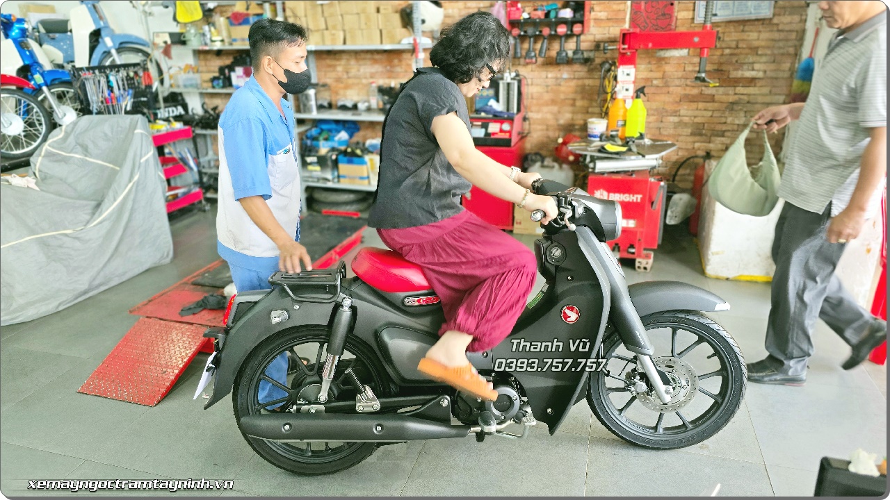 Giao xe Honda Super Cub 125 nhap noi dia Nhat da chot cho chi khach TP Tay Ninh 9