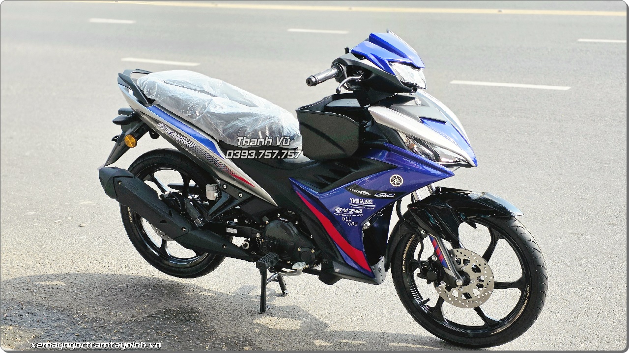 Giao xe Yamaha 135LC V9 nhập khẩu từ Malaysia, đặc biệt trong phiên bản màu Team ASEAN Blue 12 Giao xe Yamaha 135LC V9 nhap khau tu Malaysia dac biet trong phien ban mau Team ASEAN Blue 3