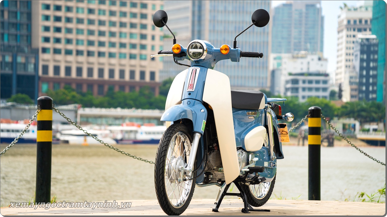 Hiện tượng Honda Super Cub 50 Final Edition được giới thượng lưu săn đón 9 Hien tuong Honda Super Cub 50 Final Edition duoc gioi thuong luu san don 31
