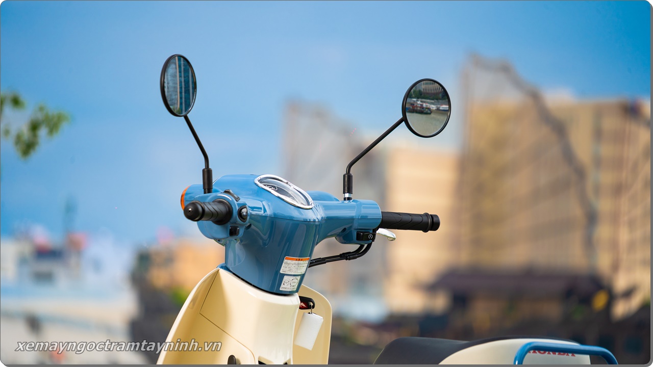 Hiện tượng Honda Super Cub 50 Final Edition được giới thượng lưu săn đón 13 Hien tuong Honda Super Cub 50 Final Edition duoc gioi thuong luu san don 4