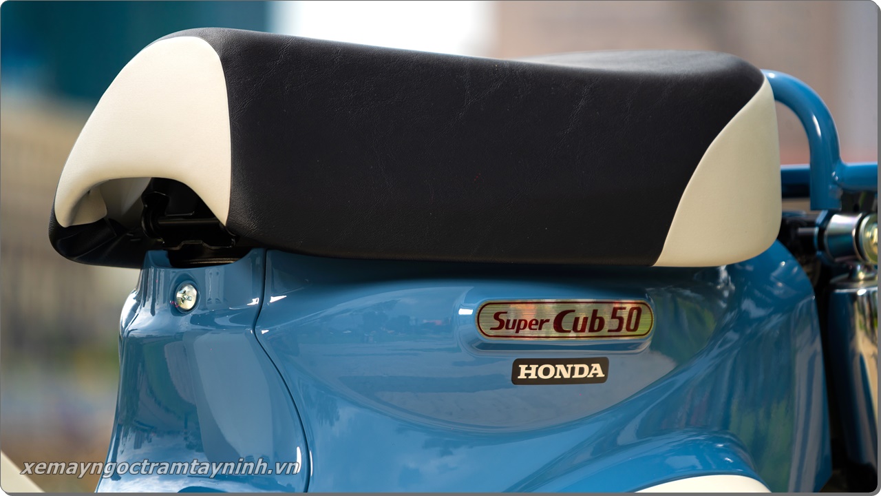 Hiện tượng Honda Super Cub 50 Final Edition được giới thượng lưu săn đón 2 Hien tuong Honda Super Cub 50 Final Edition duoc gioi thuong luu san don 48