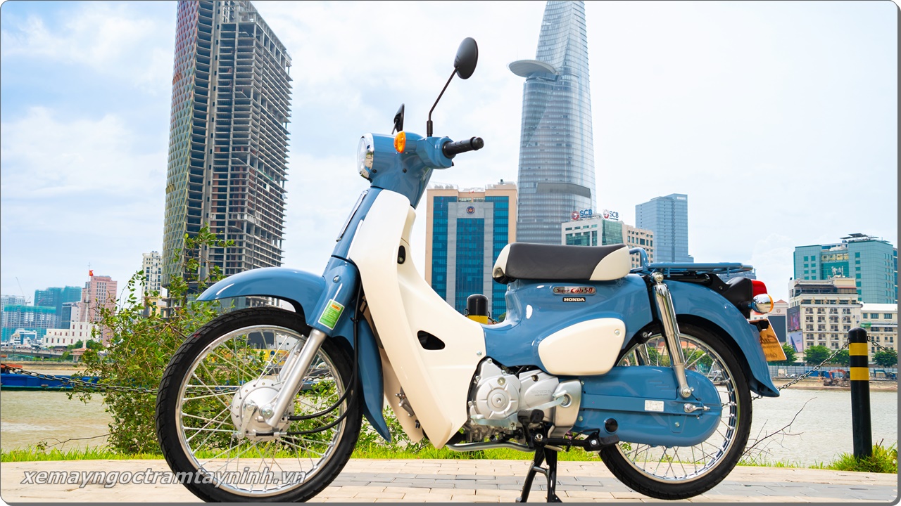 Hiện tượng Honda Super Cub 50 Final Edition được giới thượng lưu săn đón 8 Hien tuong Honda Super Cub 50 Final Edition duoc gioi thuong luu san don 49