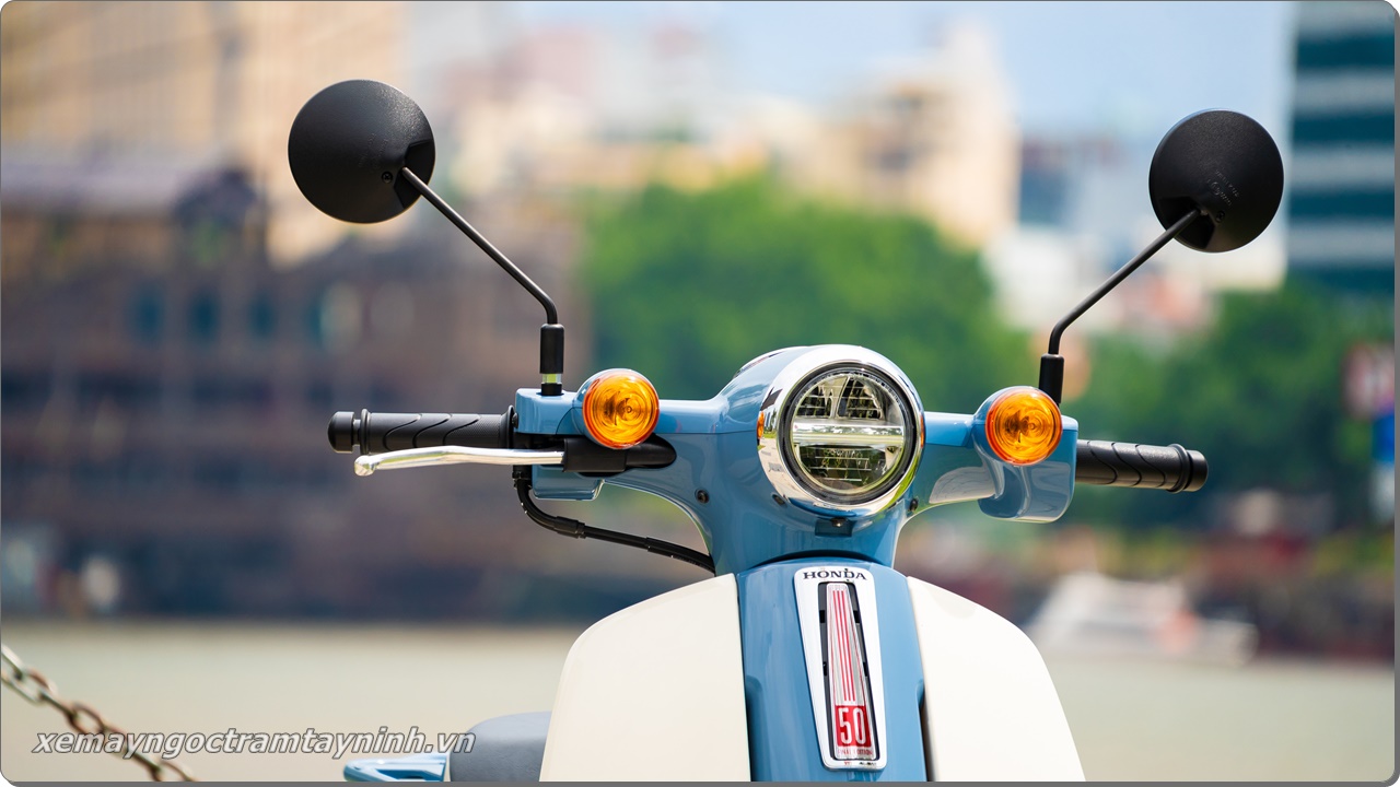 Hiện tượng Honda Super Cub 50 Final Edition được giới thượng lưu săn đón 4 Hien tuong Honda Super Cub 50 Final Edition duoc gioi thuong luu san don 5