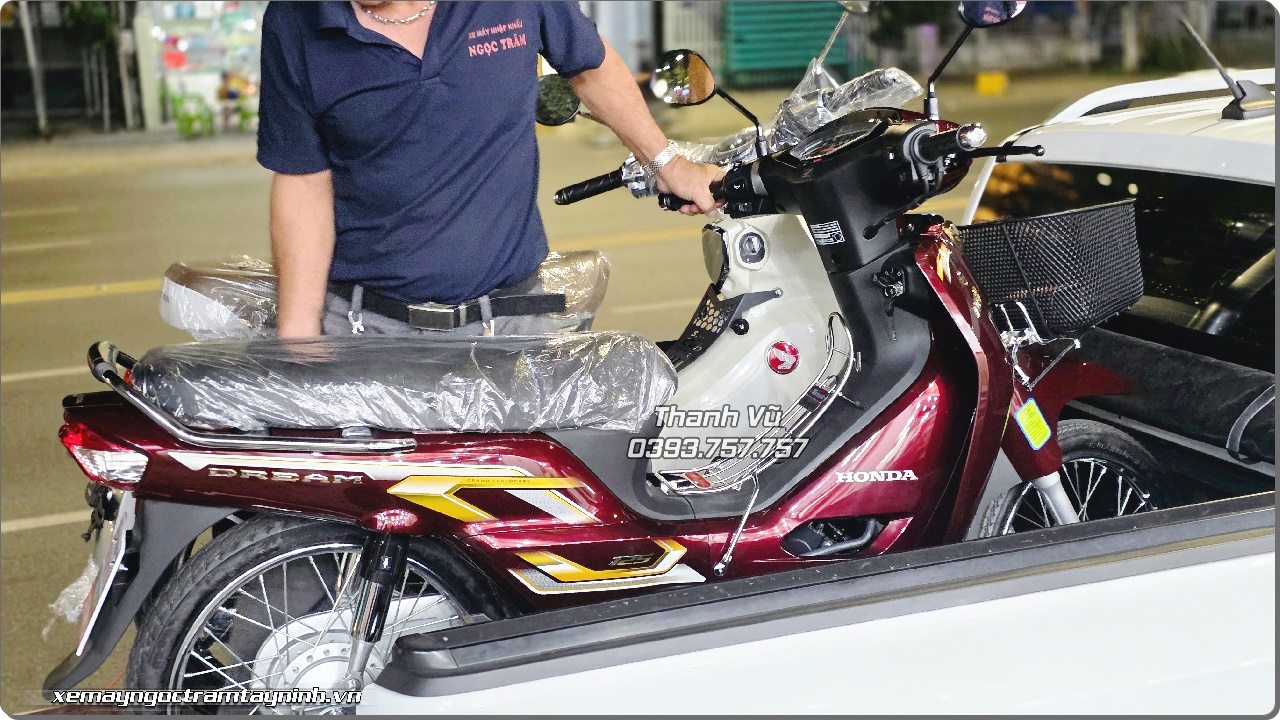 Honda Dream 125 NCX 2026 màu đỏ đã chính thức được bàn giao tới tay khách hàng ngay tháng 3/2026 9 Honda Dream 125 NCX 2026 mau do da chinh thuc duoc ban giao toi tay khach hang ngay thang 32026 13