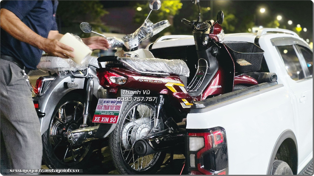 Honda Dream 125 NCX 2026 màu đỏ đã chính thức được bàn giao tới tay khách hàng ngay tháng 3/2026 8 Honda Dream 125 NCX 2026 mau do da chinh thuc duoc ban giao toi tay khach hang ngay thang 32026 16