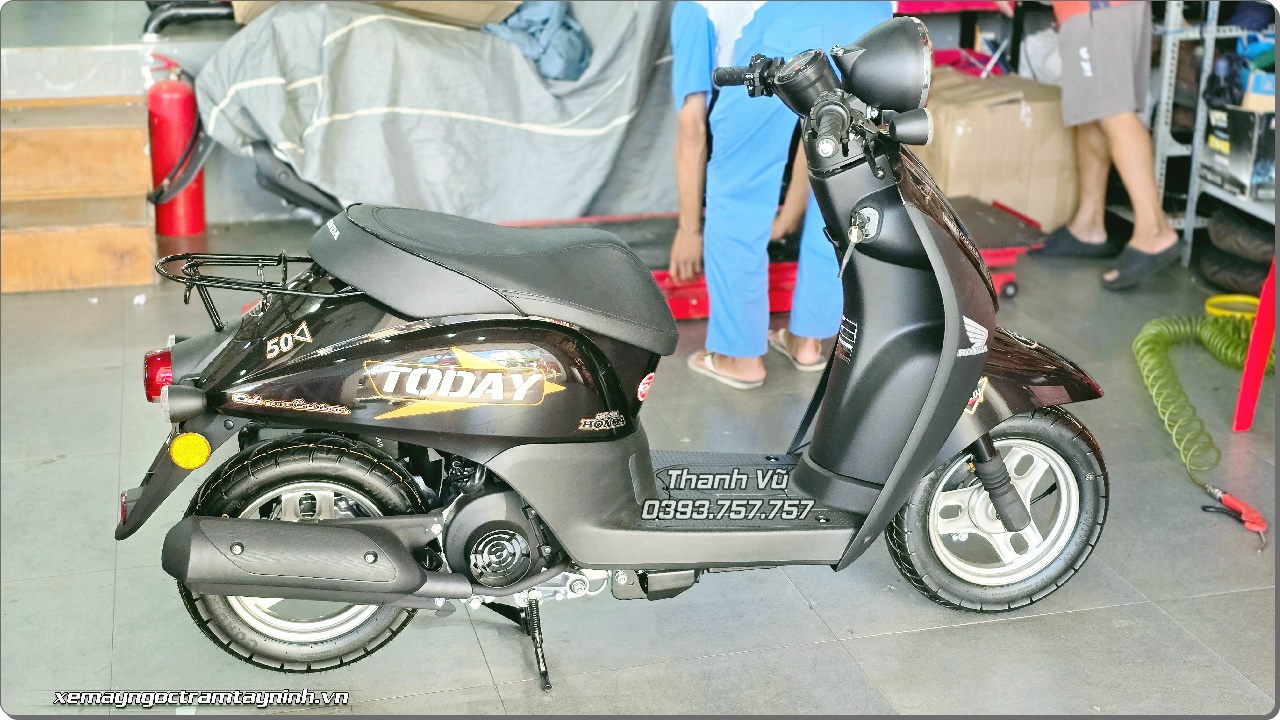 Honda Today 50 bung no chot giao cho anh khach tinh nha Tay Ninh 1