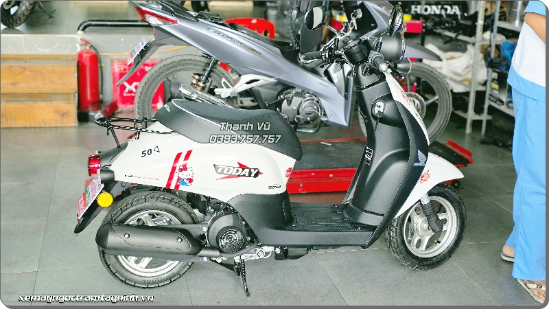 Honda Today 50cc mau trang phien ban Kitty de thuong ve tay khach VIP 5