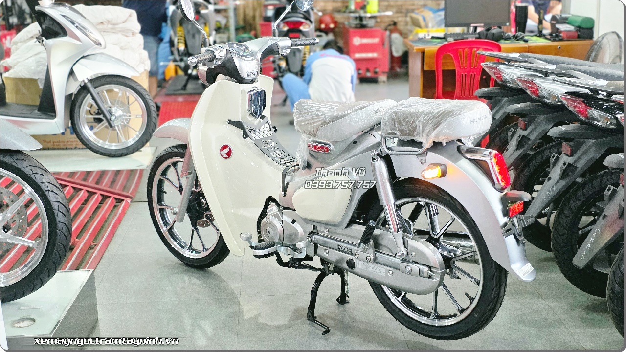 Khách VIP chốt ngay khi lô xe Honda Super Cub C125 ABS 2026 vừa chính thức cập bến tại Ngọc Trâm Tây Ninh 8 Khach VIP chot ngay khi lo xe Honda Super Cub C125 ABS 2026 vua chinh thuc cap ben tai Ngoc Tram Tay Ninh 5