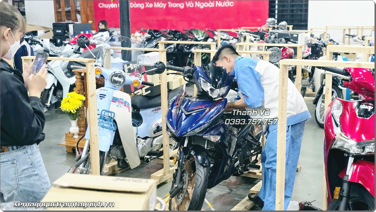 Yamaha Y15ZR Special Edition dang cap ve anh trai VIP tinh nha Tay Ninh 1