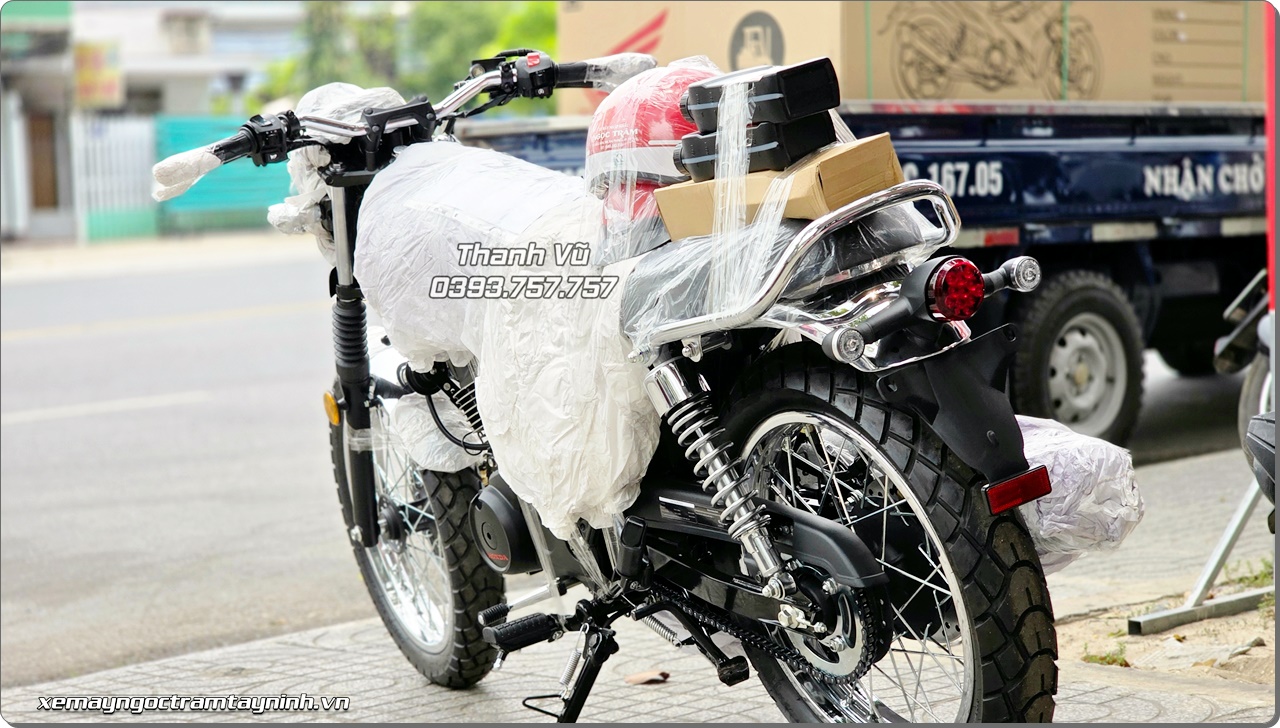 Honda CGX 150 2026 vintage bac den chot giao ve Da Nang 2