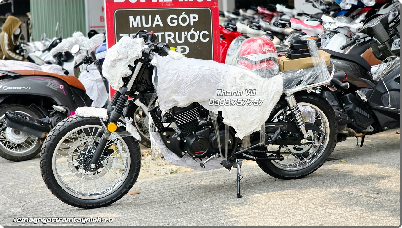 Honda CGX 150 2026 vintage bac den chot giao ve Da Nang 3