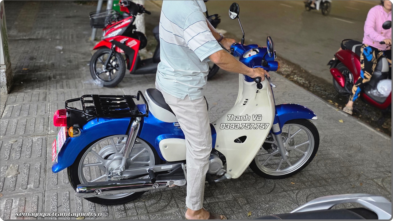 Honda Super Cub 110 ABS Nhật (MÀU XANH DƯƠNG SIÊU ĐẸP) bàn giao cho cô chú tỉnh nhà Tây Ninh 2 Honda Super Cub 110 ABS Nhat no may ban giao cho co chu tinh nha Tay Ninh 10