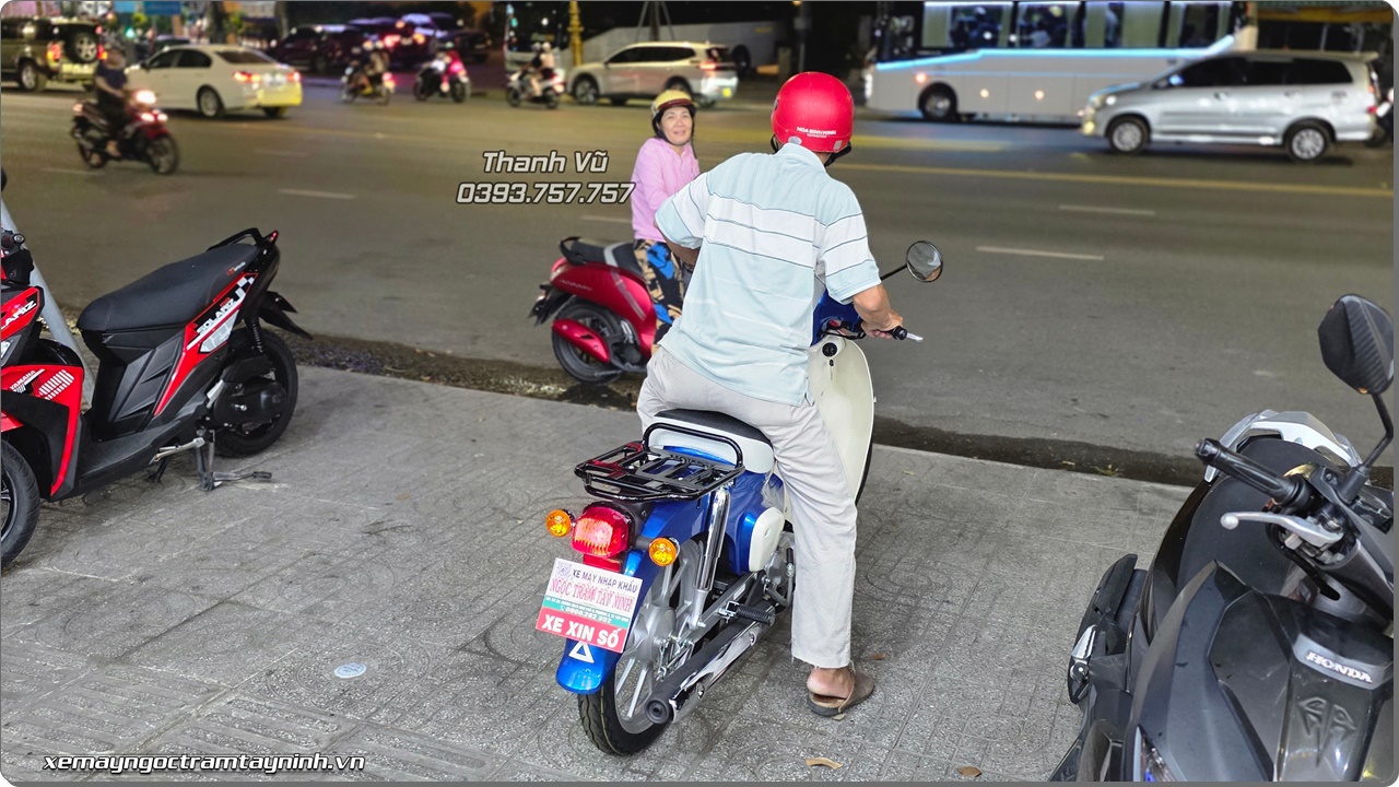 Honda Super Cub 110 ABS Nhật (MÀU XANH DƯƠNG SIÊU ĐẸP) bàn giao cho cô chú tỉnh nhà Tây Ninh 4 Honda Super Cub 110 ABS Nhat no may ban giao cho co chu tinh nha Tay Ninh 11