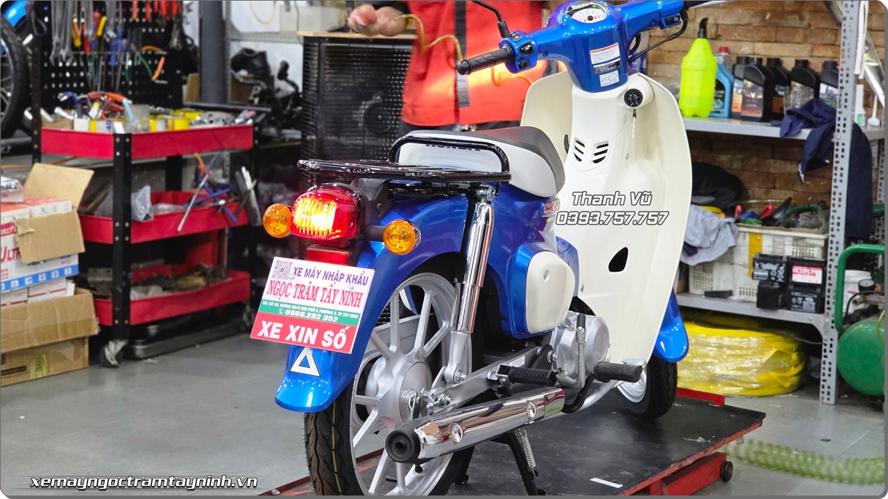Honda Super Cub 110 ABS Nhật (MÀU XANH DƯƠNG SIÊU ĐẸP) bàn giao cho cô chú tỉnh nhà Tây Ninh 8 Honda Super Cub 110 ABS Nhat no may ban giao cho co chu tinh nha Tay Ninh 3
