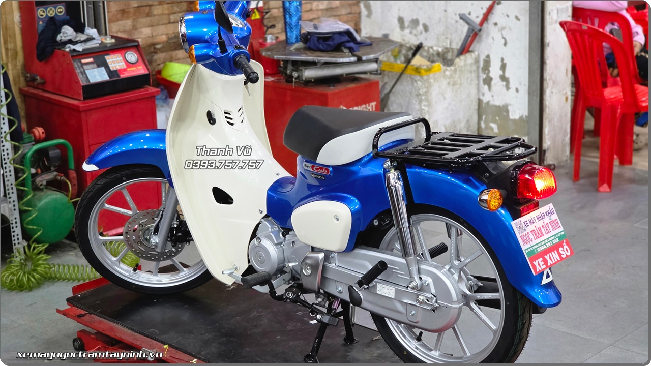 Honda Super Cub 110 ABS Nhật (MÀU XANH DƯƠNG SIÊU ĐẸP) bàn giao cho cô chú tỉnh nhà Tây Ninh 6 Honda Super Cub 110 ABS Nhat no may ban giao cho co chu tinh nha Tay Ninh 4