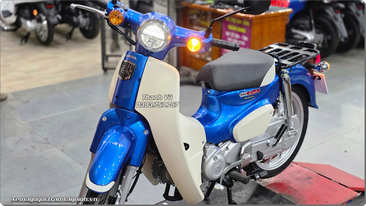 Honda Super Cub 110 ABS Nhật (MÀU XANH DƯƠNG SIÊU ĐẸP) bàn giao cho cô chú tỉnh nhà Tây Ninh 13 Honda Super Cub 110 ABS Nhat no may ban giao cho co chu tinh nha Tay Ninh 5