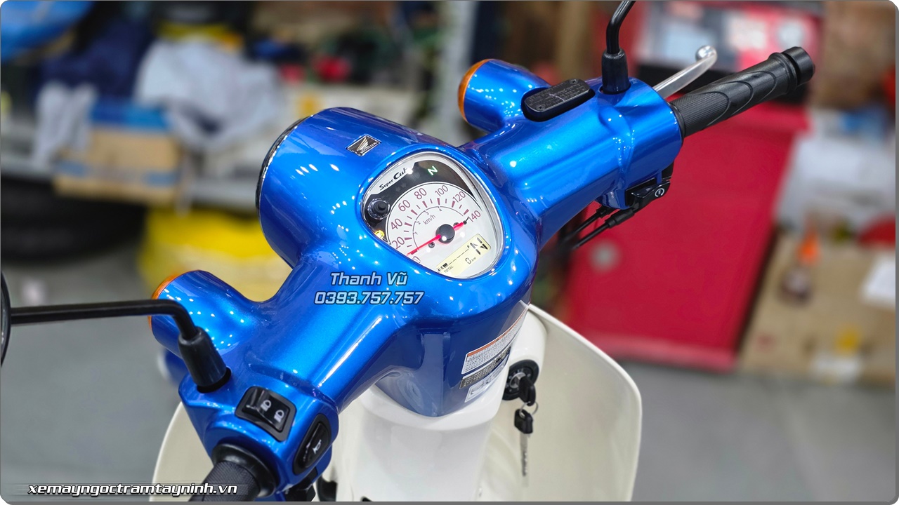 Honda Super Cub 110 ABS Nhật (MÀU XANH DƯƠNG SIÊU ĐẸP) bàn giao cho cô chú tỉnh nhà Tây Ninh 11 Honda Super Cub 110 ABS Nhat no may ban giao cho co chu tinh nha Tay Ninh 6