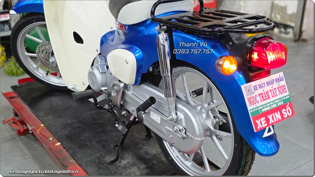 Honda Super Cub 110 ABS Nhật (MÀU XANH DƯƠNG SIÊU ĐẸP) bàn giao cho cô chú tỉnh nhà Tây Ninh 10 Honda Super Cub 110 ABS Nhat no may ban giao cho co chu tinh nha Tay Ninh 9