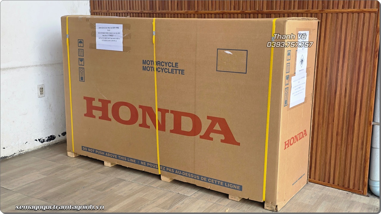 Honda Super Cub C125 2026 nhap Thai Lan mau xam xi mang vua cap ben duoc anh chu ruoc ngay ve Ha Noi 10
