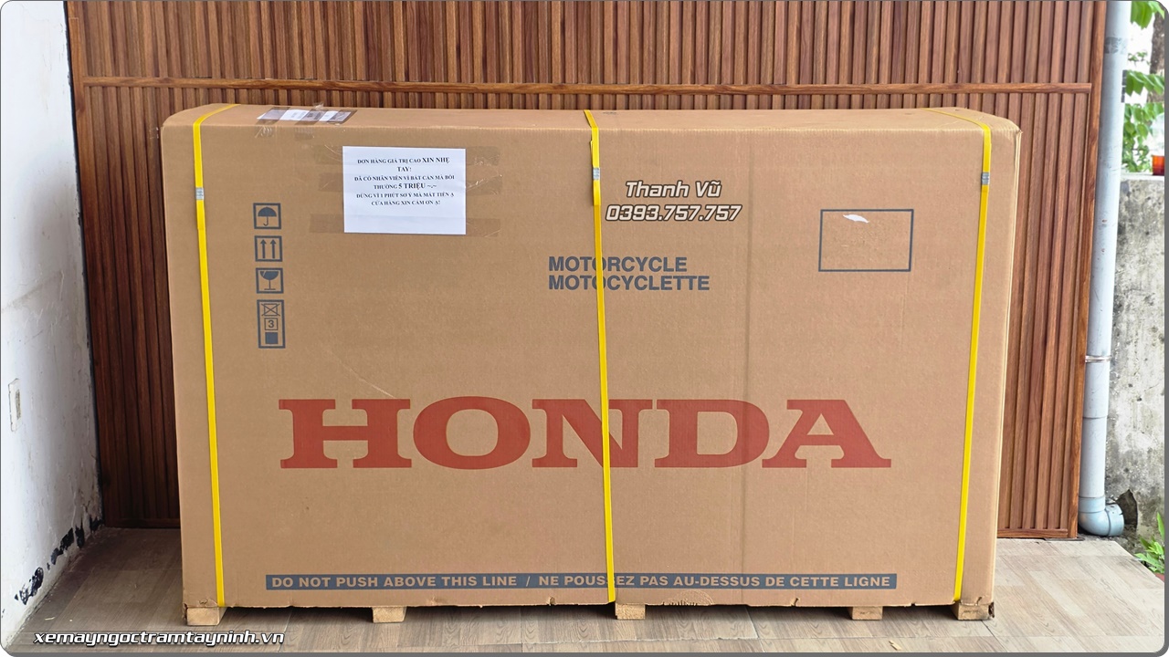 Honda Super Cub C125 2026 nhap Thai Lan mau xam xi mang vua cap ben duoc anh chu ruoc ngay ve Ha Noi 11