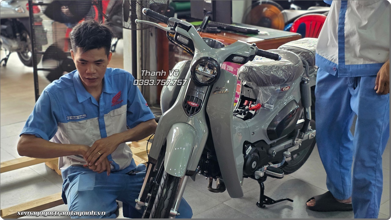 Honda Super Cub C125 2026 nhap Thai Lan mau xam xi mang vua cap ben duoc anh chu ruoc ngay ve Ha Noi 2