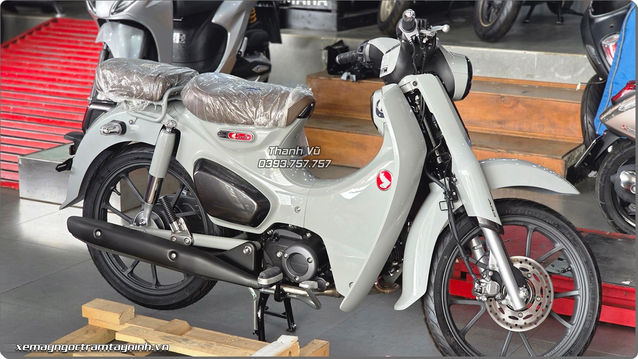 Honda Super Cub C125 2026 nhap Thai Lan mau xam xi mang vua cap ben duoc anh chu ruoc ngay ve Ha Noi 5