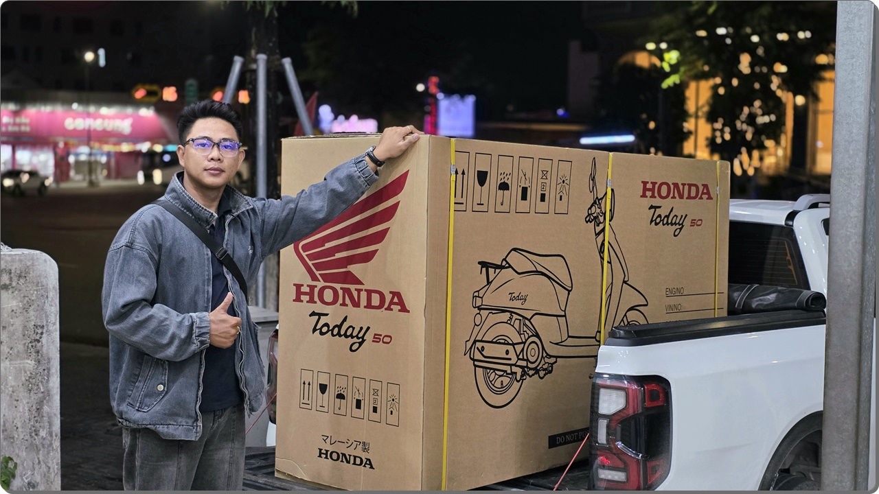 Ngoc Tram Tay Ninh ban giao xe Honda Today 50cc mau den 1