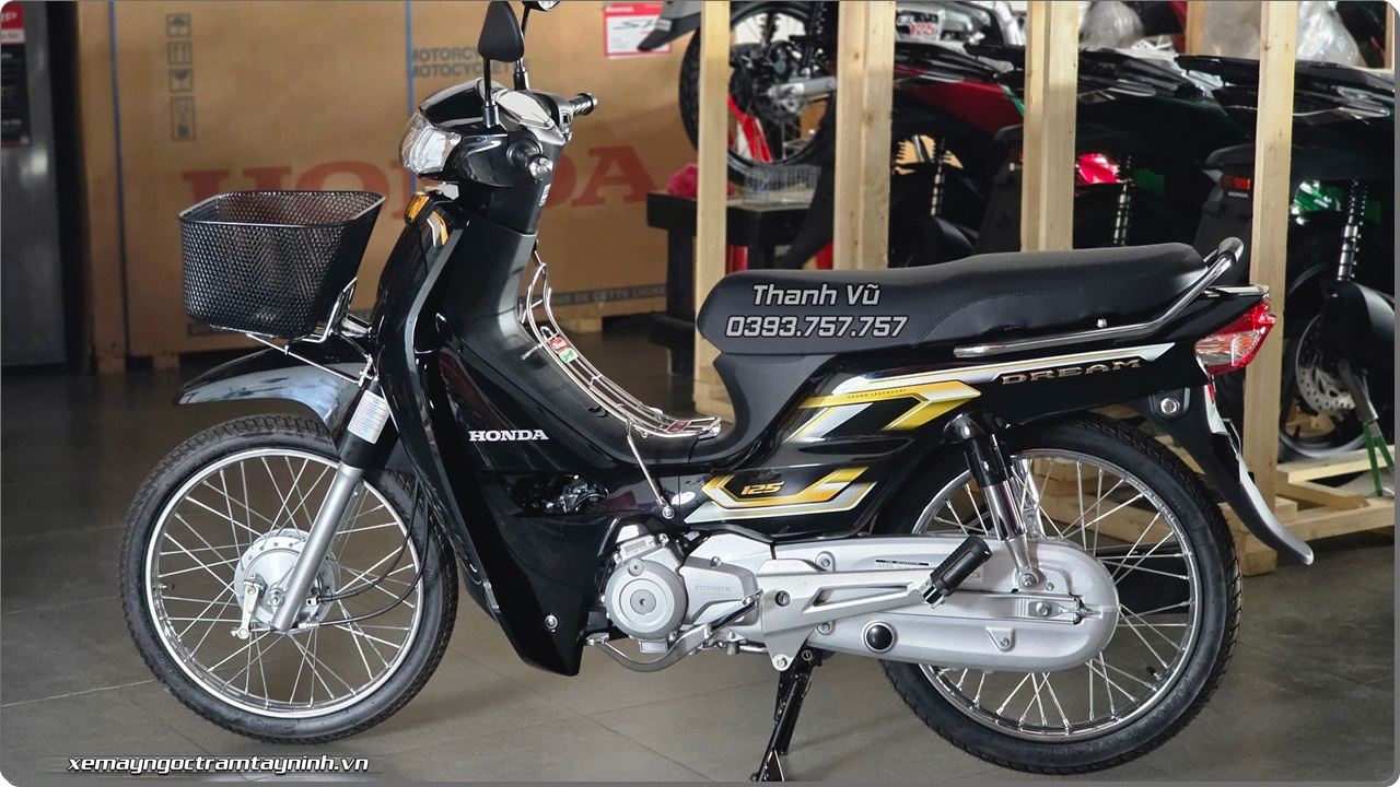 Thang 4 nay so huu xe Honda Dream NCX voi gia khuyen mai tot va tang Full phu kien 12