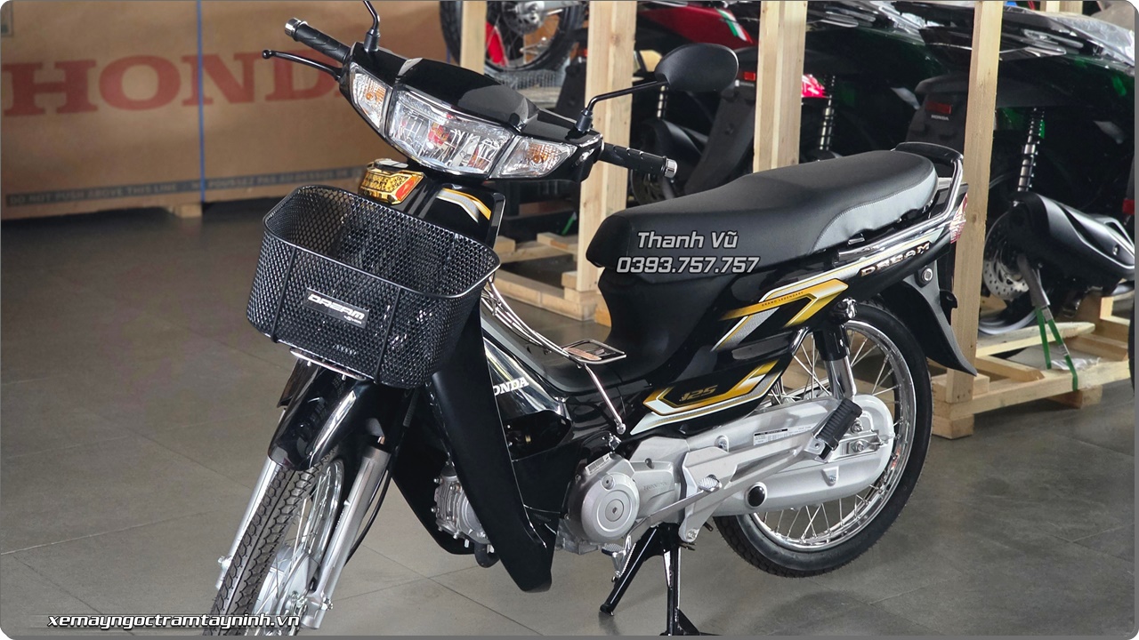 Thang 4 nay so huu xe Honda Dream NCX voi gia khuyen mai tot va tang Full phu kien 13