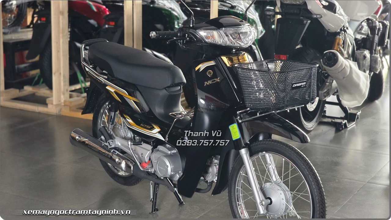 Thang 4 nay so huu xe Honda Dream NCX voi gia khuyen mai tot va tang Full phu kien 15