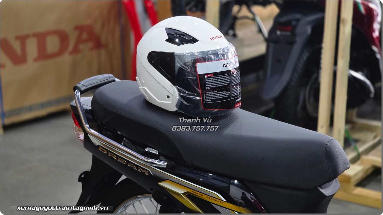 Thang 4 nay so huu xe Honda Dream NCX voi gia khuyen mai tot va tang Full phu kien 6